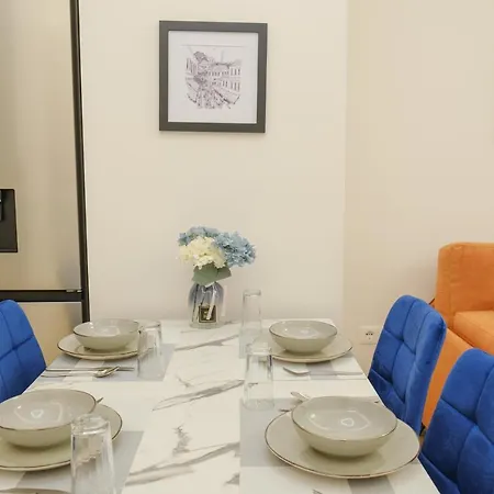 Lindi's 3 3 تيرانا