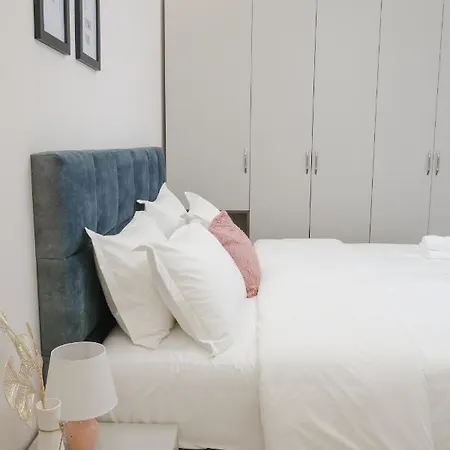 Lindi's 3 3 Apartmán Tirana