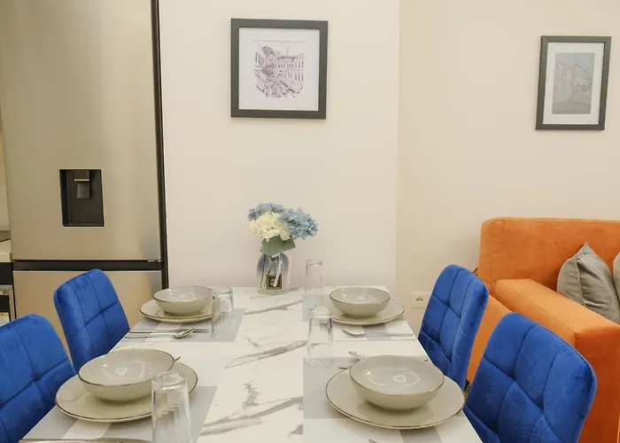 Lindi's 3 3 تيرانا