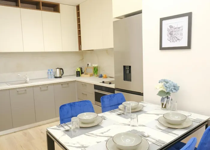 Lindi's 3 3 تيرانا